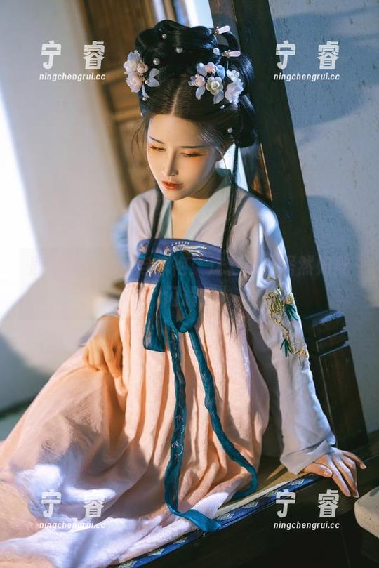 鹿八岁baby与旗袍：这套cos居然如此闪耀？