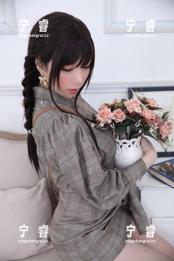找鹿野希定制孔雀服，难道是想免费展示我的好身材？