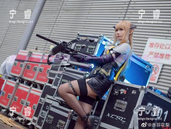 麻花麻花酱的写真揭示了万圣节魔女的光怪陆离和一丝撩拨
